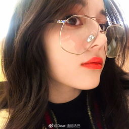 迪丽热巴发图公然撩粉今天是你们的橘子女孩,网友腿长两米八