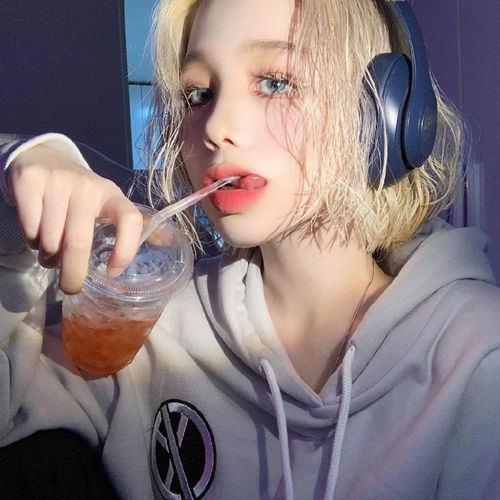 女生头像如果我爱你太廉价,不妨试着说我陪你