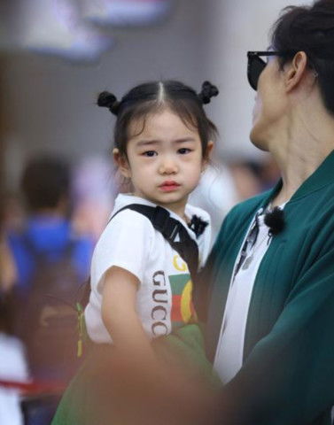 戚薇女儿古灵精怪,金句搞怪说来就来,网友比这俩萌娃还厉害