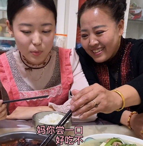 网红泡泡龙离世3个月,大量私人照片被公开,妈妈和妹妹首次出镜