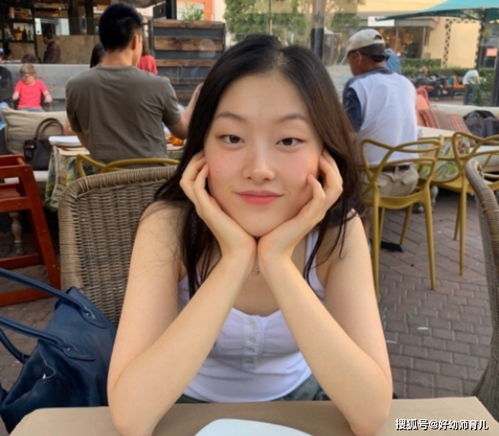 有种全职妈妈叫可云,自己不但是童颜,女儿还有才有气质
