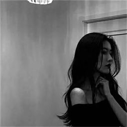 女生头像黑白伤感女头