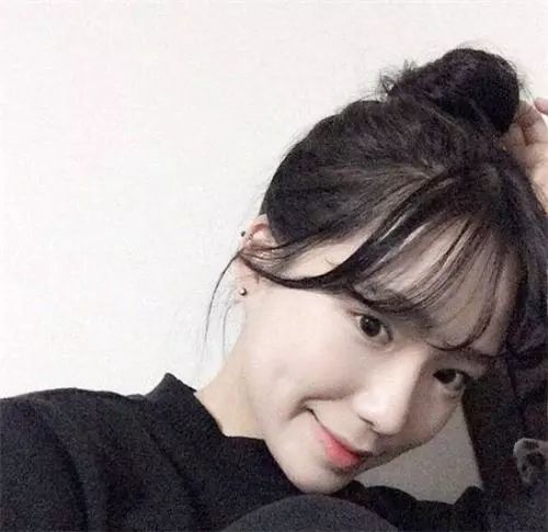20岁女生适合什么发型中长发短发齐全
