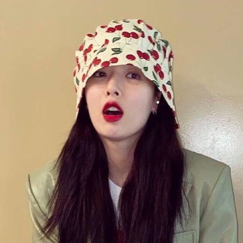 高级感冷艳风女生头像
