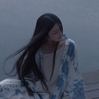 黑白孤傲高冷女生头像侧脸长发微信头像图片大全