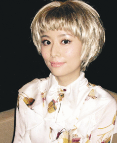 女星短发亮相超女酷王珞丹纯