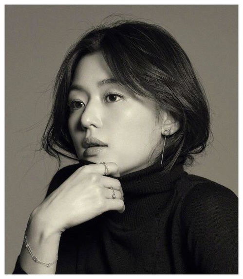 韩国气质美女明星全智贤黑白时尚写真美图