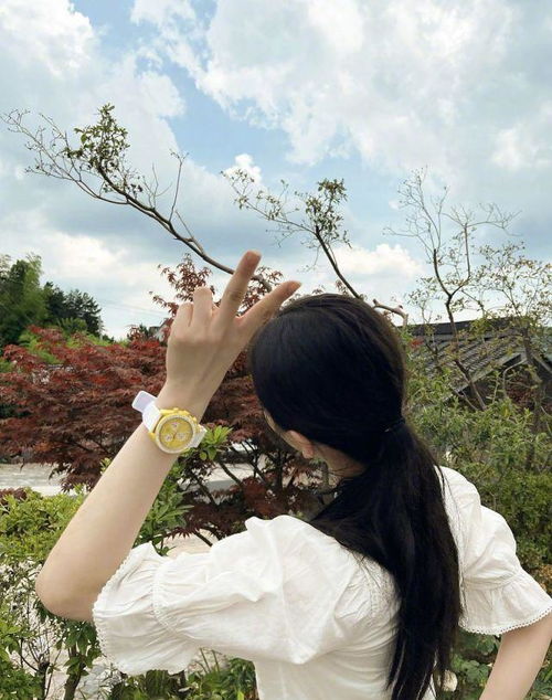 刘诗诗私服这么好看泡泡袖上衣配牛仔裤成邻家少女,美成白月光