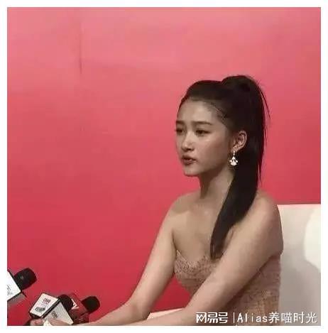 黑暗女生高级头像图片关晓彤
