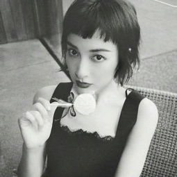 短发气质女生微信头像美女高冷遗憾总和年轻绑在一起