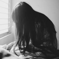 头像女生背影或者侧面黑白带字2016款恨到全世界都歉疚