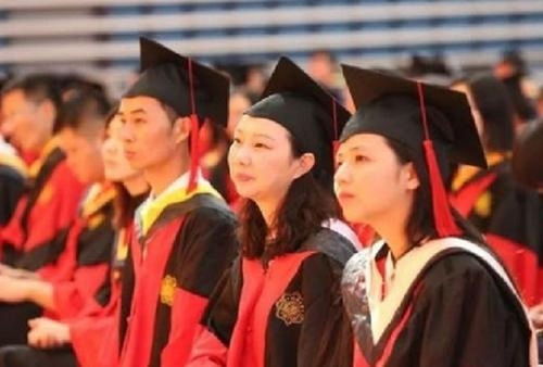北大女硕士苏黎杰因工作连连受挫,回乡当油漆工月薪2千