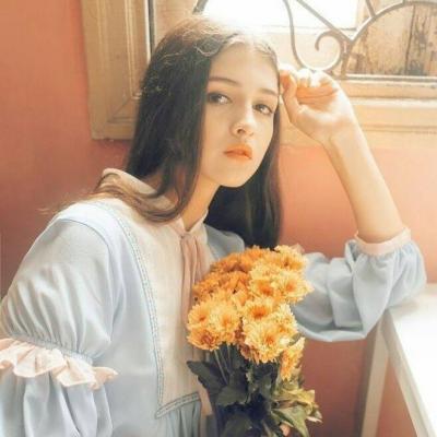 搞笑段子小区门口开了家包子铺,店老板是一对新婚夫妇
