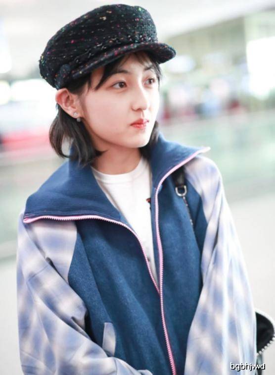想要外套穿得帅气起来,看国民妹妹张子枫的私服衣柜,好看又时尚