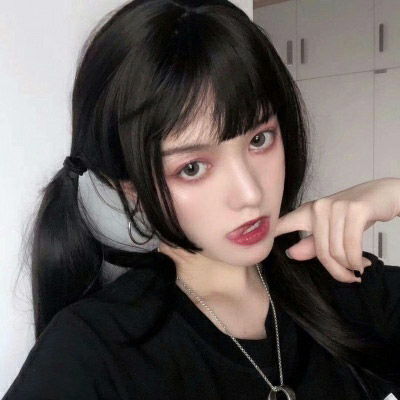 黑白头像女生冷酷霸气一组全是身穿黑衣服的好看头像