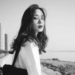 暗黑个性黑白女生头像