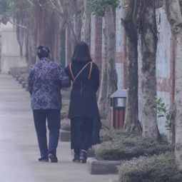 女孩离家出走,自称穿越来的公主,名叫慕容云曦