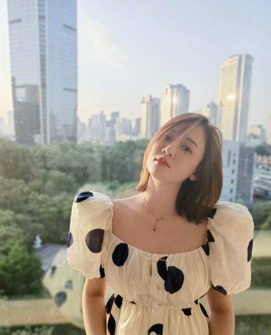 她被称为偶像剧女王,今41岁美若少女,近照波波头造型令人惊艳