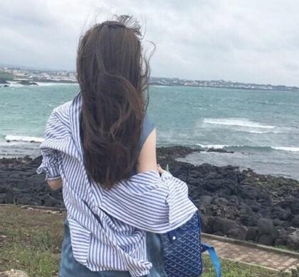 真人头像女不露脸高冷霸气背影石榴花开
