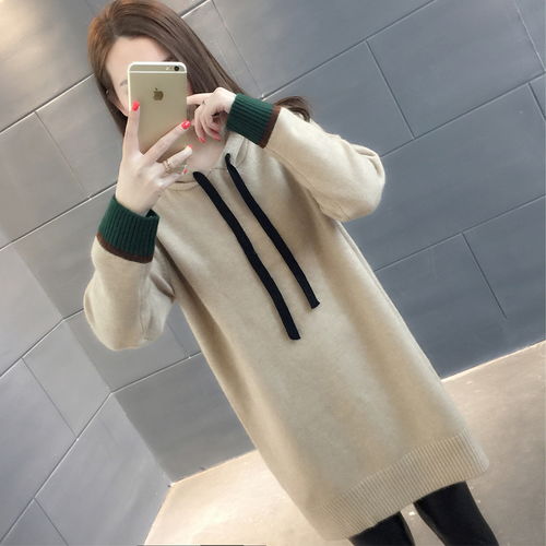 天冷别老穿连衣裙,土学下面女人穿这卫衣,款款显年轻超美嫩
