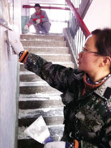 求职不顺利,北大女硕士放弃北漂回到河南,为生活学做油漆工