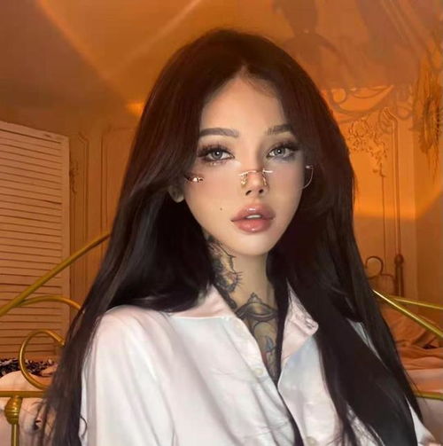 美女网红大佬儿性别引争议,多位网友爆料,整容前照片也流出