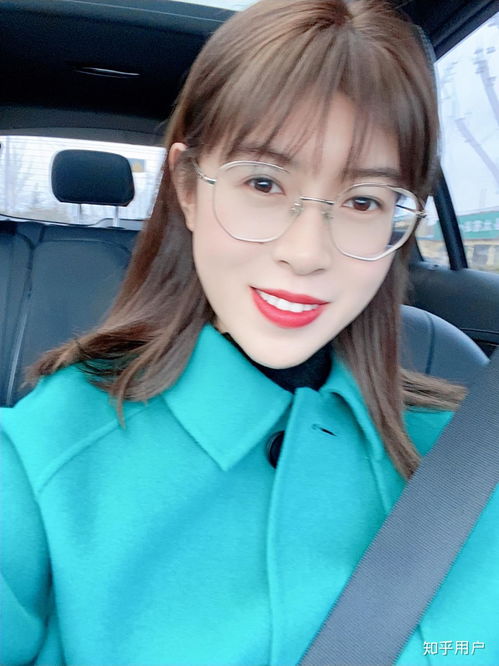 戴眼镜的女生适合哪种短发发型