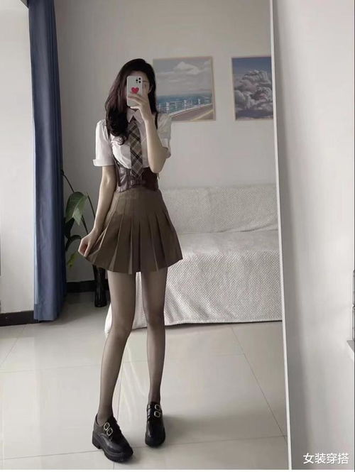 女孩穿搭高腰a字百褶裙怎么搭配好看