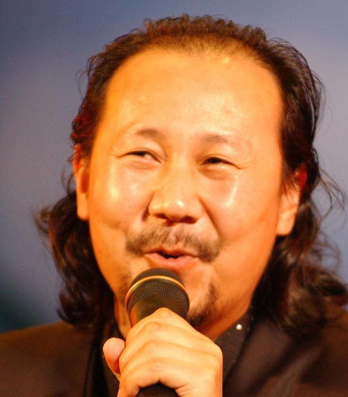 喝酒喝到家财散尽,妻子暴走老来丧女的腾格尔如今后悔了吗