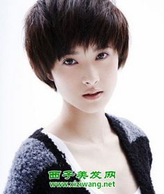 巴掌脸适合什么短发发型