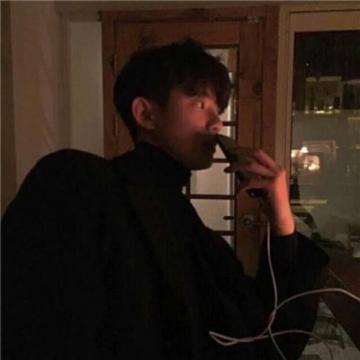 帅气男生戴眼镜侧脸头像你让我想起来就觉得心里温暖