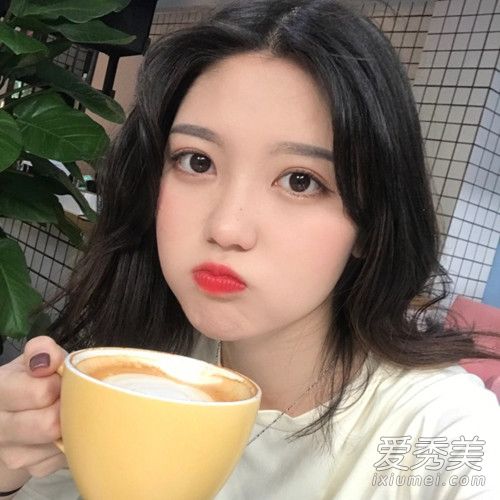 夏天熬夜后粉刺是怎么长出来的夏天你如何经常熬夜保护你的皮肤
