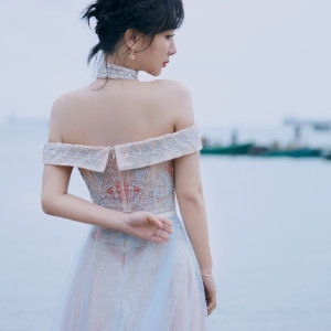 组图杨紫玫瑰金渐变星空裙仙气弥漫小心机眼妆璀璨夺目