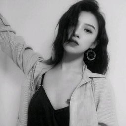 灰色头像女生霸气qq头像