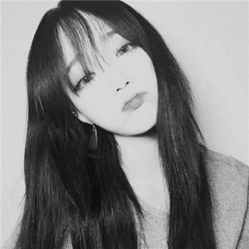 黑白头像女生带点伤感头像2020你有我说也说不完的坏脾气