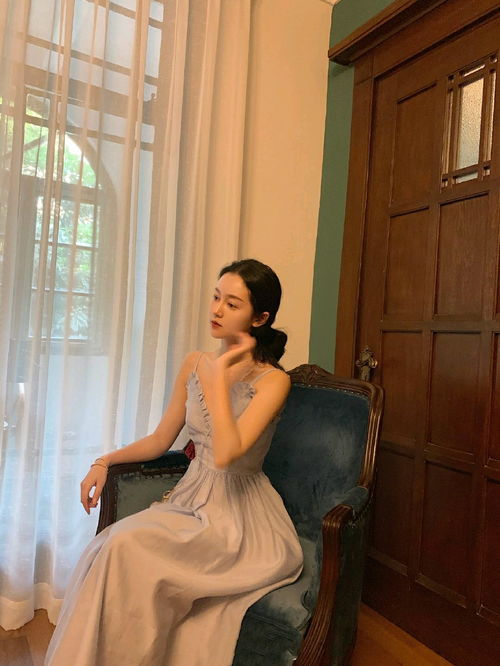 正如月亮回到湖心野鹤奔向闲云我步入你性感高颜值霸气女生头像