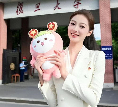 下一个董卿不到24岁的普通家庭女孩,凭什么赢得央视的认可
