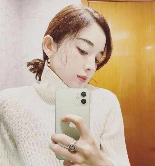 冬天别再露脖子,试试最火的烟管领针织衫,明星都在穿