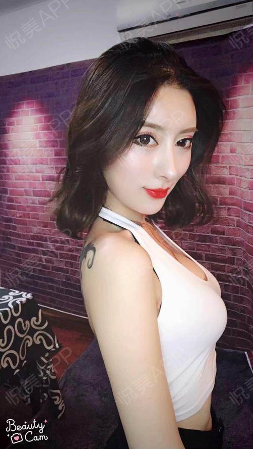 你们的百变女王来了,之前一直都是给人感觉霸气暗黑,...双眼皮悦美整形