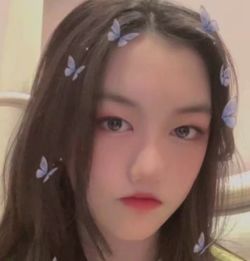 曝王菲13岁次女李嫣近照,搞怪腮红双下巴,气质似妈妈