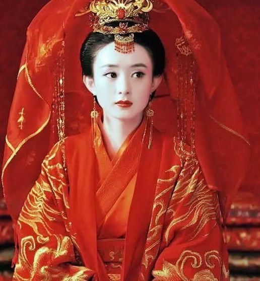 最美的古装红衣女星躲过了热巴,避过了郑爽,唯独被她给迷倒了
