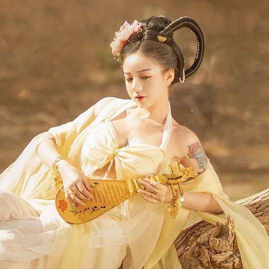 唯美意境古风女生头像劝伊好向红窗醉须莫及落花时