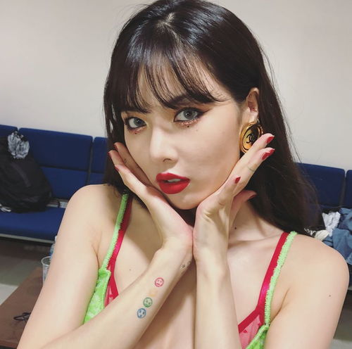 泫雅这个女孩居然有两副面孔