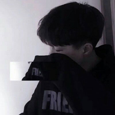 黑暗丧风格头像真人男生孤独伤感头像