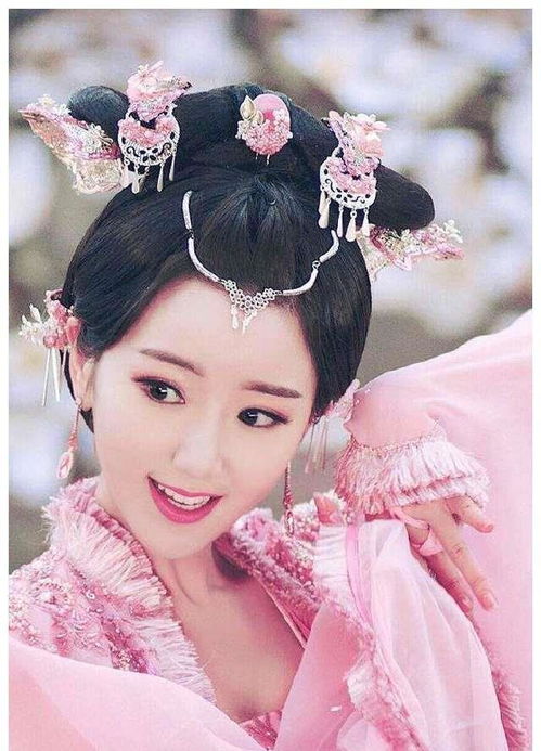 八大女星粉衣,杨紫俏皮可爱,看到热巴才知道才懂啥叫倾国倾城