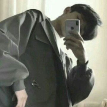 男生手机遮脸酷酷头像