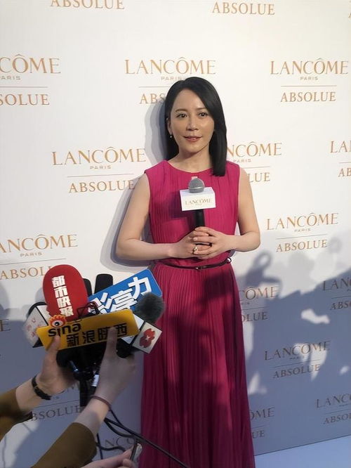 俞飞鸿也不是只穿黑白色服装,穿玫红色的裙子又仙又美,真惊艳