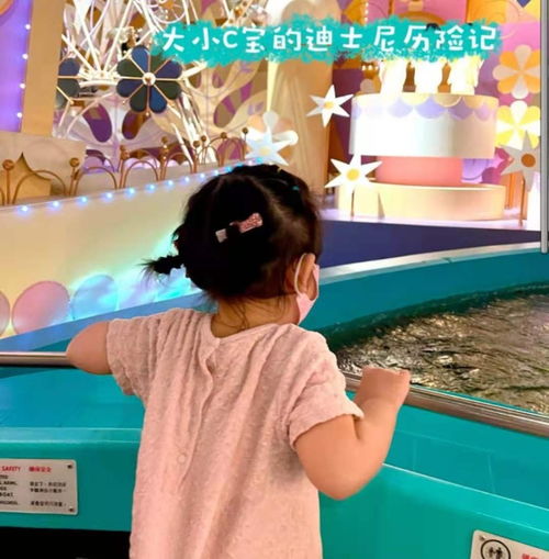 天王嫂方媛晒阔太日常带娃健身两不误,俩女儿打扮精致似公主