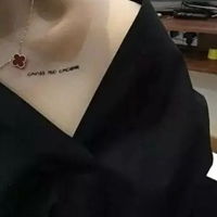 黑色吊带的锁骨qq头像