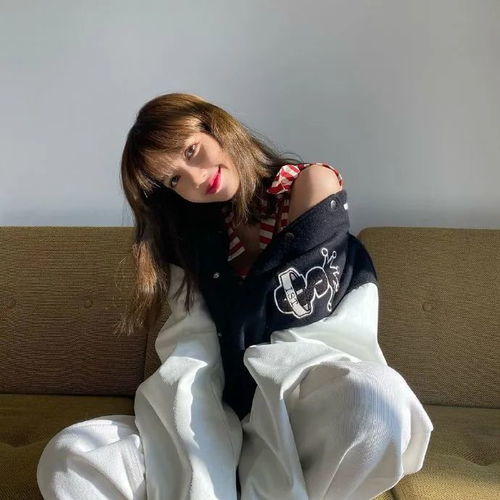 lisa换头像了追踪潮流前沿,lisa换头像引发网友热议